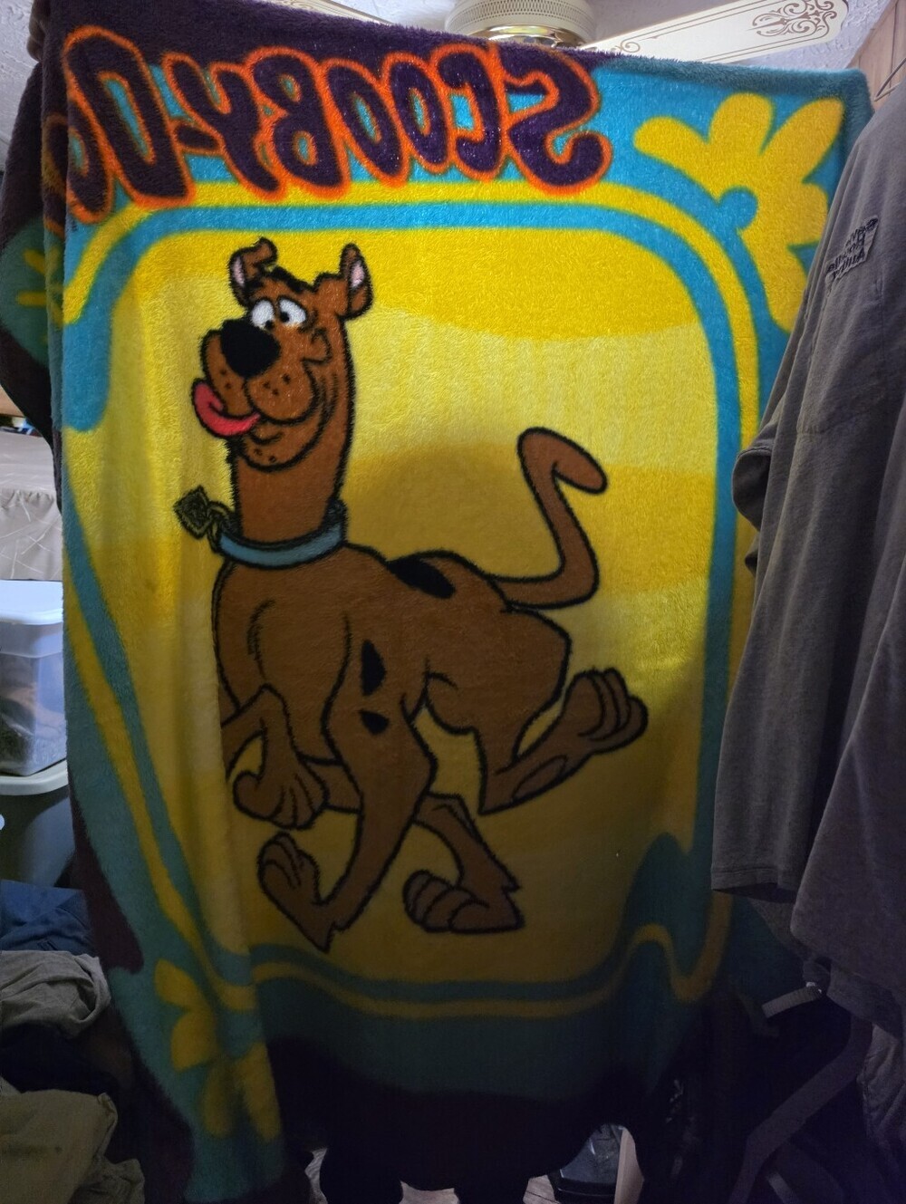 Vintage 2000 Scooby-Doo Fleece Throw Blanket Cartoon Network 50 x 60 Yellow Teal